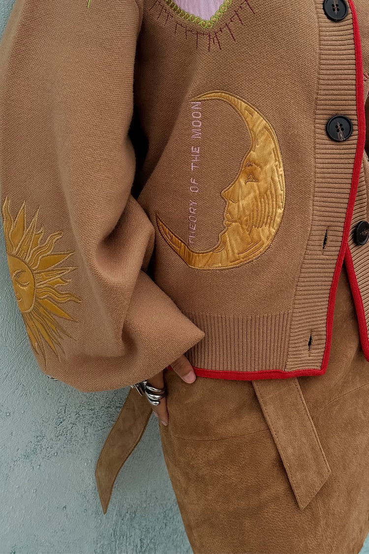 Lara / Cárdigan místico camello