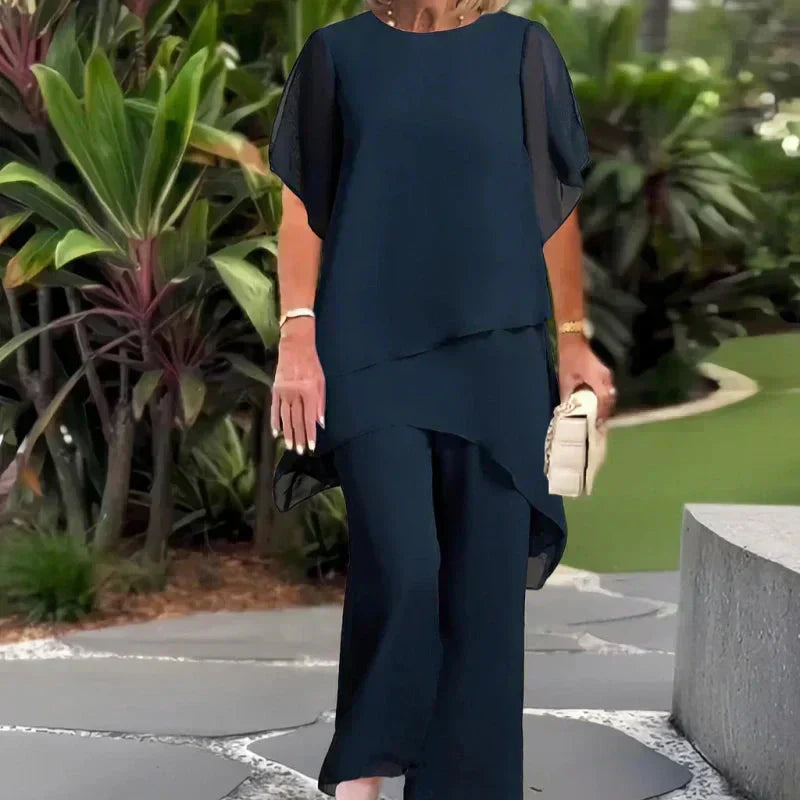 Almudena - Conjunto top de corte irregular y pantalones de pierna ancha.