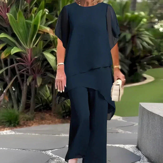 Almudena - Conjunto top de corte irregular y pantalones de pierna ancha.