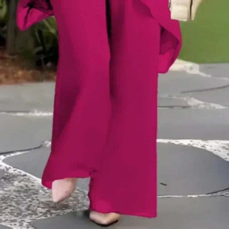 Almudena - Conjunto top de corte irregular y pantalones de pierna ancha.